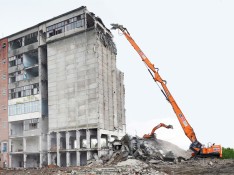 Демонтаж комбикормового завода механизированным методом с применением экскаватора-разрушителя