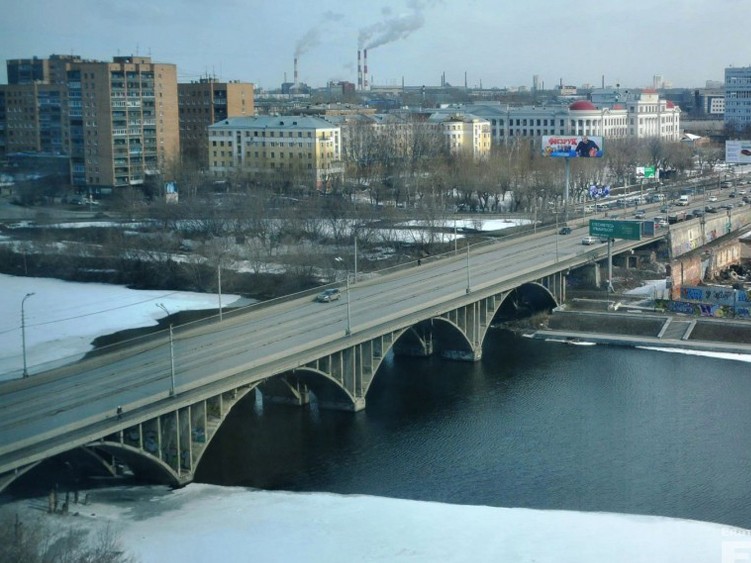 Мост 2010 год. Макаровский мост Екатеринбург. Мост Челюскинцев Екатеринбург. Мост через реку Исеть в Екатеринбурге.